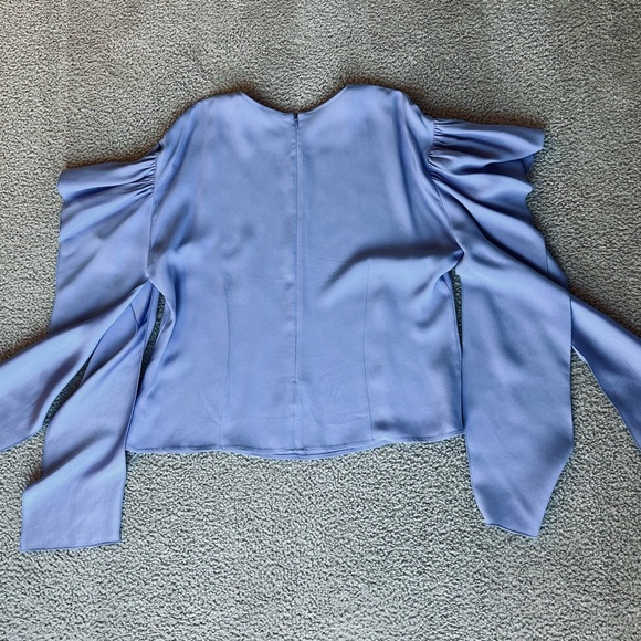 Lewit Statement Flutter Sleeve Blouse - Picture 5 of 7